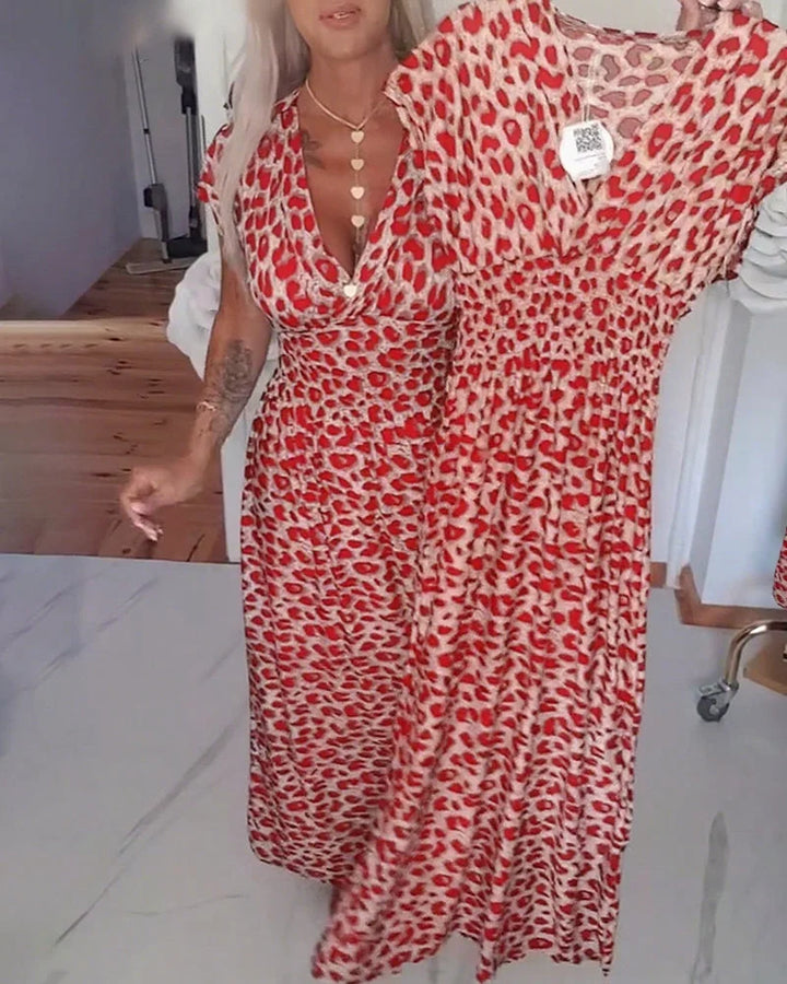 Erendira – Elegant Kjole Med V-Hals Og Leopardmønster