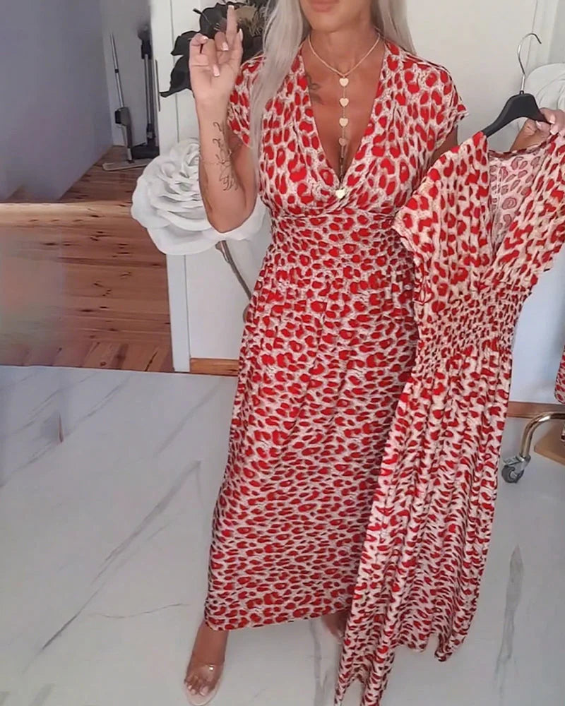 Erendira – Elegant Kjole Med V-Hals Og Leopardmønster