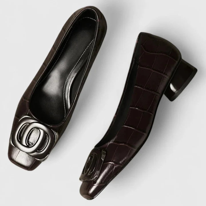 Antia – Elegante Flate Sko Med Firkantet Tå Spenne Og Lav Hæl