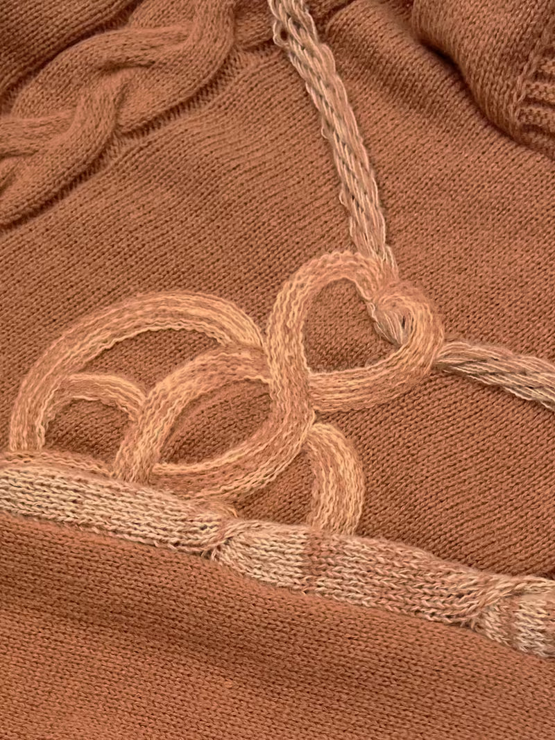 Cypriana – Elegant Strikket Genser Med Hette