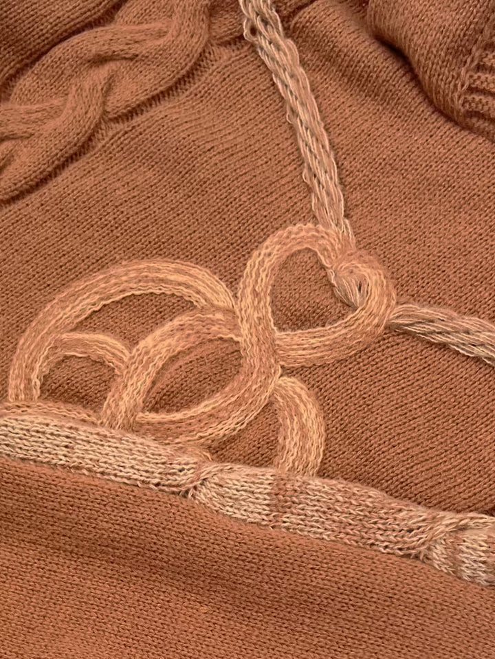 Cypriana – Elegant Strikket Genser Med Hette