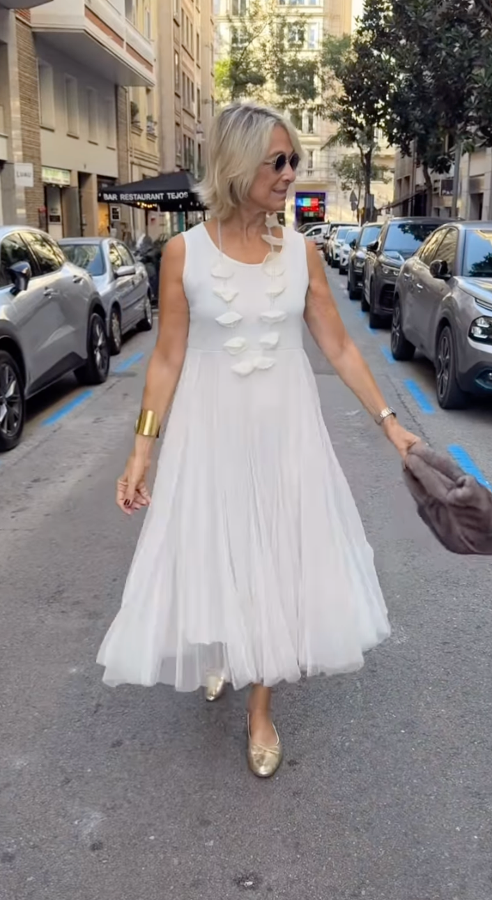 Efrata - Sjarmerende Satengkjole Med Strikket Genser