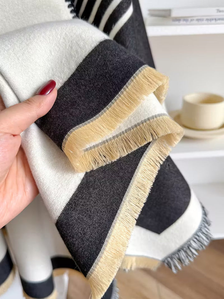 Taisija – Vendbart Stripete Jacquard Sjal i Imitert kashmir