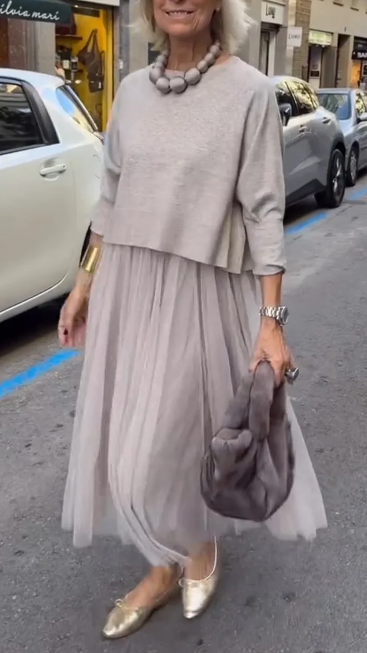 Efrata - Sjarmerende Satengkjole Med Strikket Genser