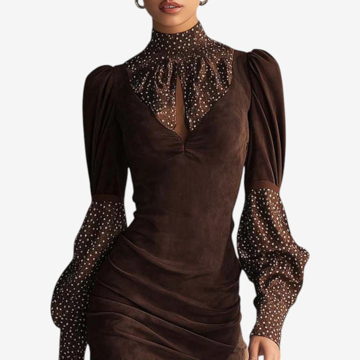 Hanneli - Minikjole Med Høy Hals og Kroppsnær Passform